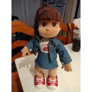 2007 The Play Along Playalong Club Doll by Jakks Pacific Zoe Madison Jointed 14"